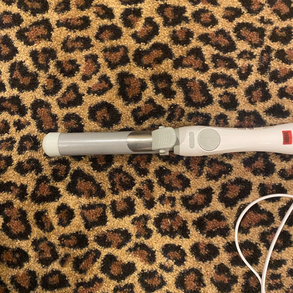 Beachwaver rotating curling iron-1.25 inch barrel